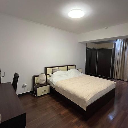 Large 2 Bedroom Apartment Soseaua Nordului Bukarest Exteriör bild
