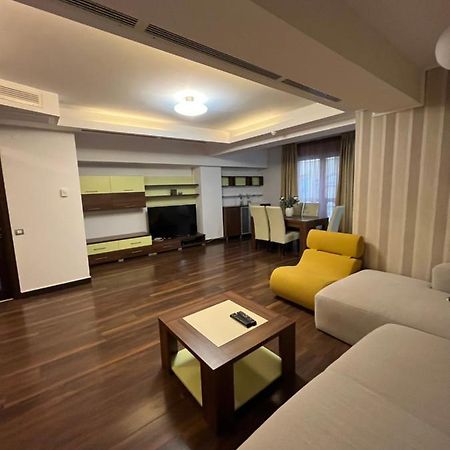 Large 2 Bedroom Apartment Soseaua Nordului Bukarest Exteriör bild
