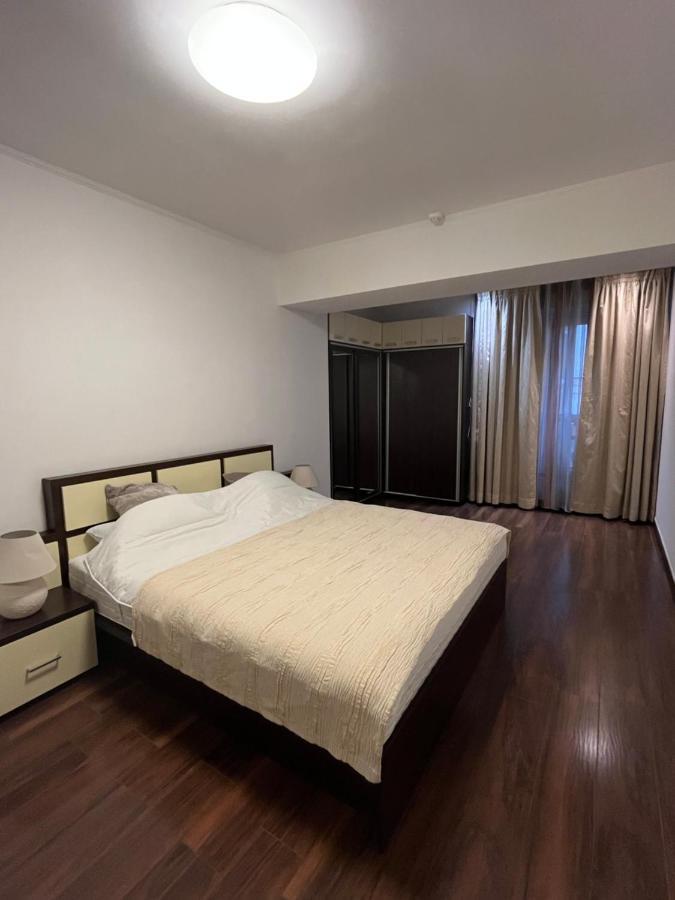 Large 2 Bedroom Apartment Soseaua Nordului Bukarest Exteriör bild